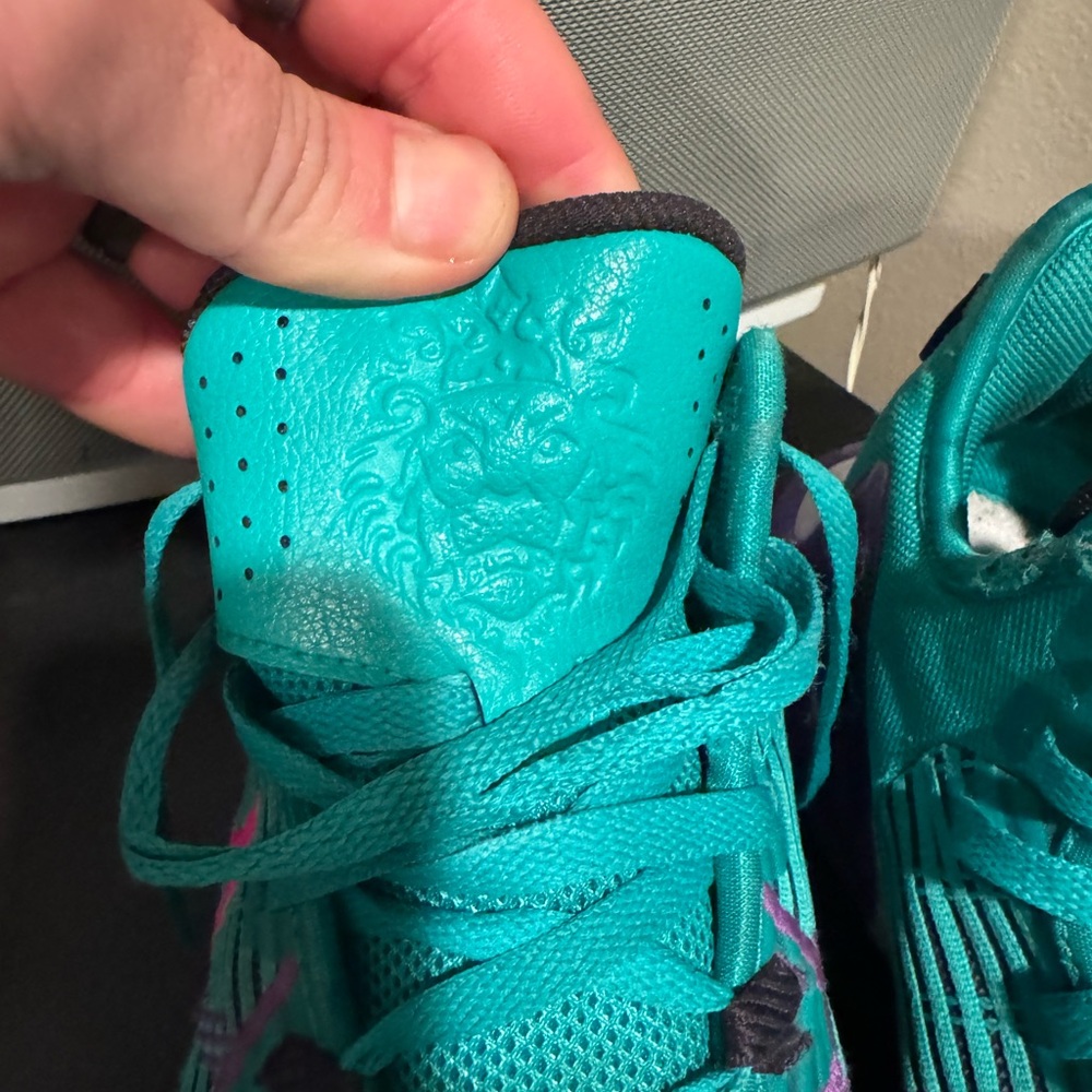 LeBron witness 6 South Beach Teal and Purple basketball shoes - Picture 4 of 7